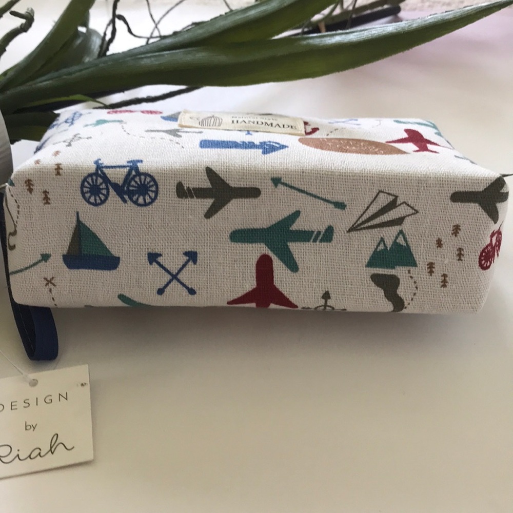 Cosmetic/Travel Pouch - Picture 6 of 8